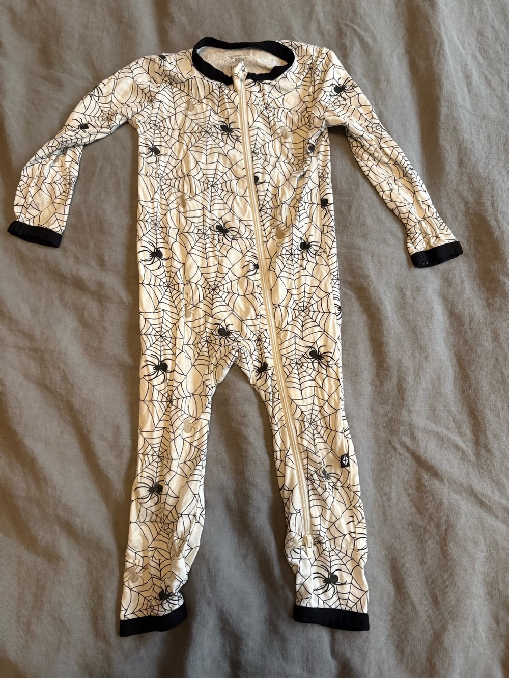 Kyte baby Spider Web One-Piece Zipper Pajamas - White/Black